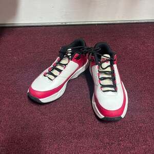 Jordan MAX AURA 3 Youth White Very Berry Black